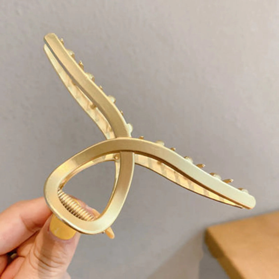 Women Geometric Hair Claw Girls Clamps Metal Hair Crab Cross Hair Clips Elegant Twist  Headband Hairpin Fashion Hair Accessories