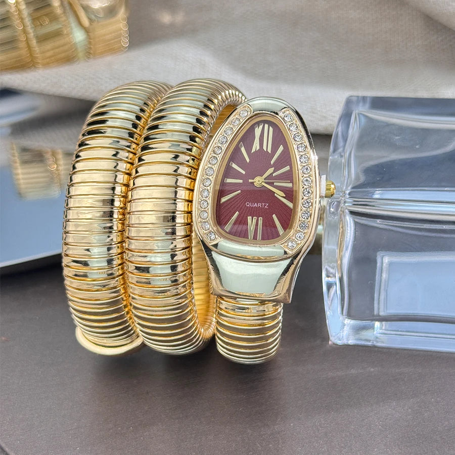 Women's fashion high quality Serpentine alloy watch with diamond case Celebrity style high-grade quartz bracelet watch