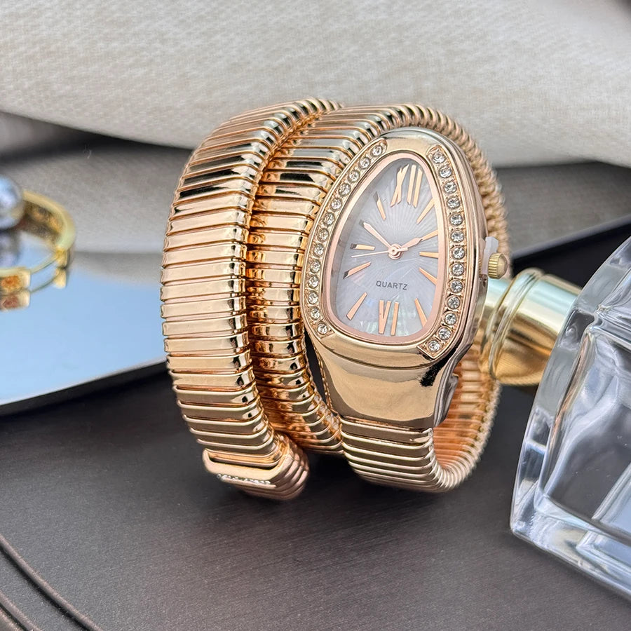Women's fashion high quality Serpentine alloy watch with diamond case Celebrity style high-grade quartz bracelet watch