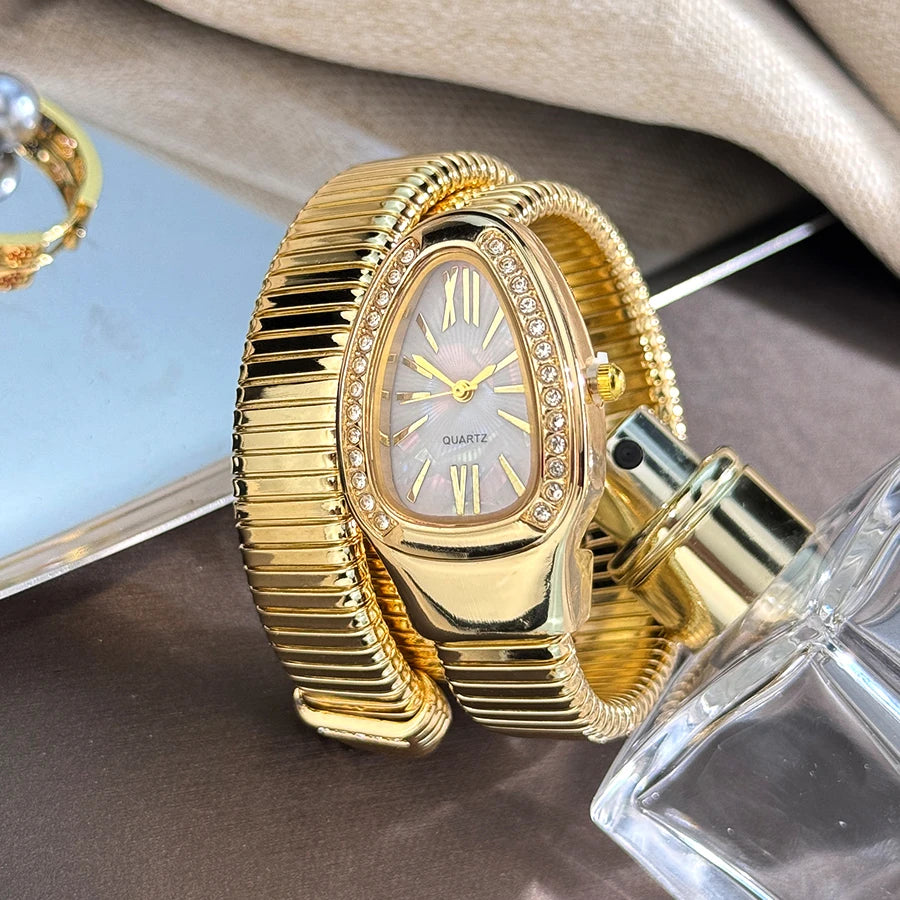 Women's fashion high quality Serpentine alloy watch with diamond case Celebrity style high-grade quartz bracelet watch