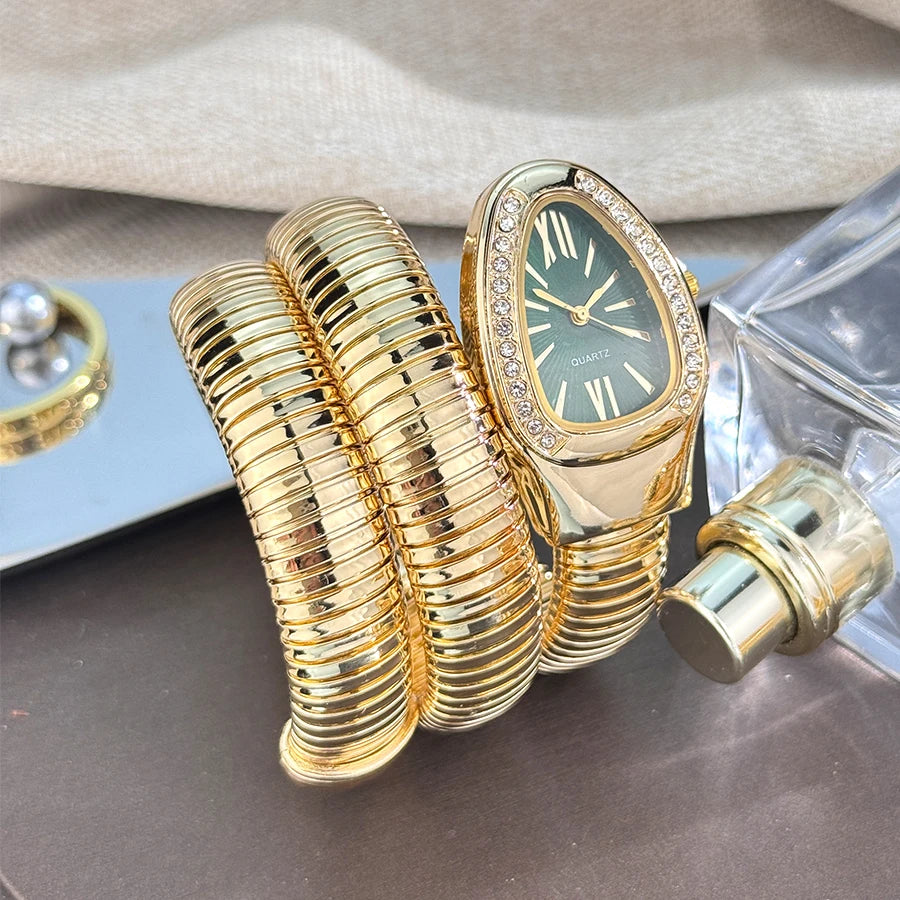 Women's fashion high quality Serpentine alloy watch with diamond case Celebrity style high-grade quartz bracelet watch