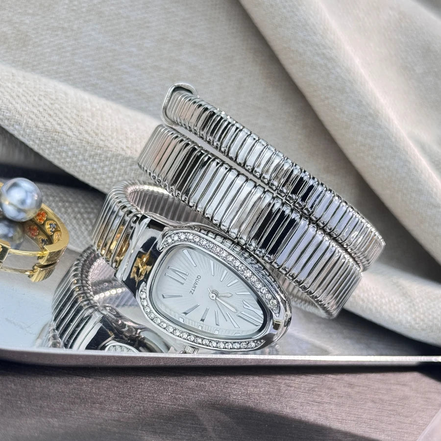 Women's fashion high quality Serpentine alloy watch with diamond case Celebrity style high-grade quartz bracelet watch