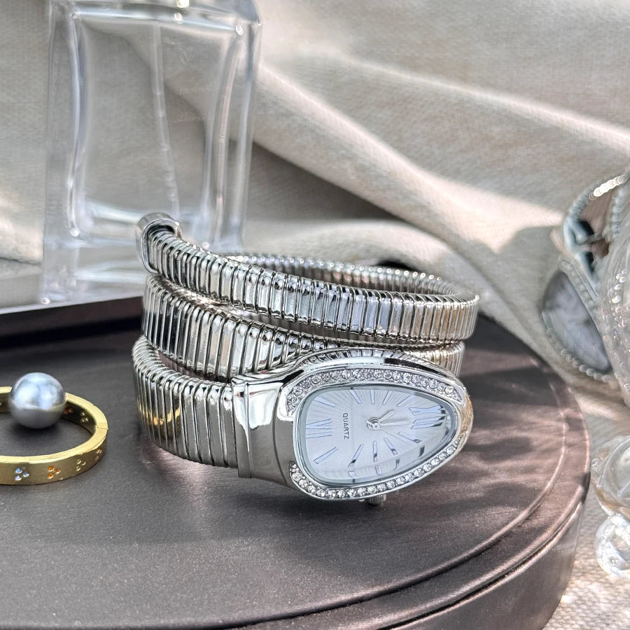 Women's fashion high quality Serpentine alloy watch with diamond case Celebrity style high-grade quartz bracelet watch