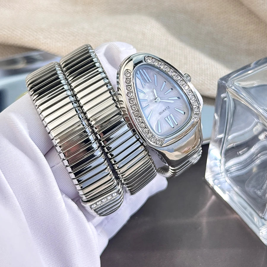 Women's fashion high quality Serpentine alloy watch with diamond case Celebrity style high-grade quartz bracelet watch