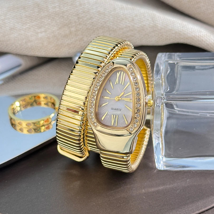 Women's fashion high quality Serpentine alloy watch with diamond case Celebrity style high-grade quartz bracelet watch