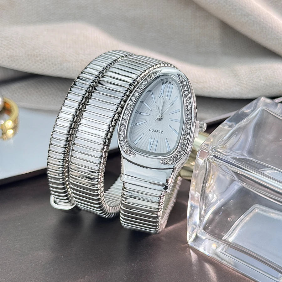 Women's fashion high quality Serpentine alloy watch with diamond case Celebrity style high-grade quartz bracelet watch