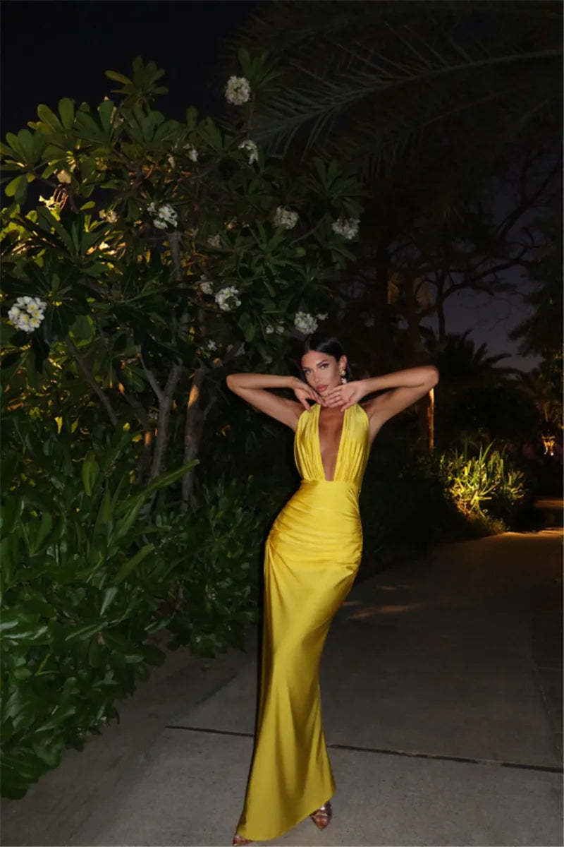 Mozision Halter Deep V Neck Backless Sexy Maxi Dress For Women Fashion Solid Sleeveless Bodycon Club Party Evening Long Dress