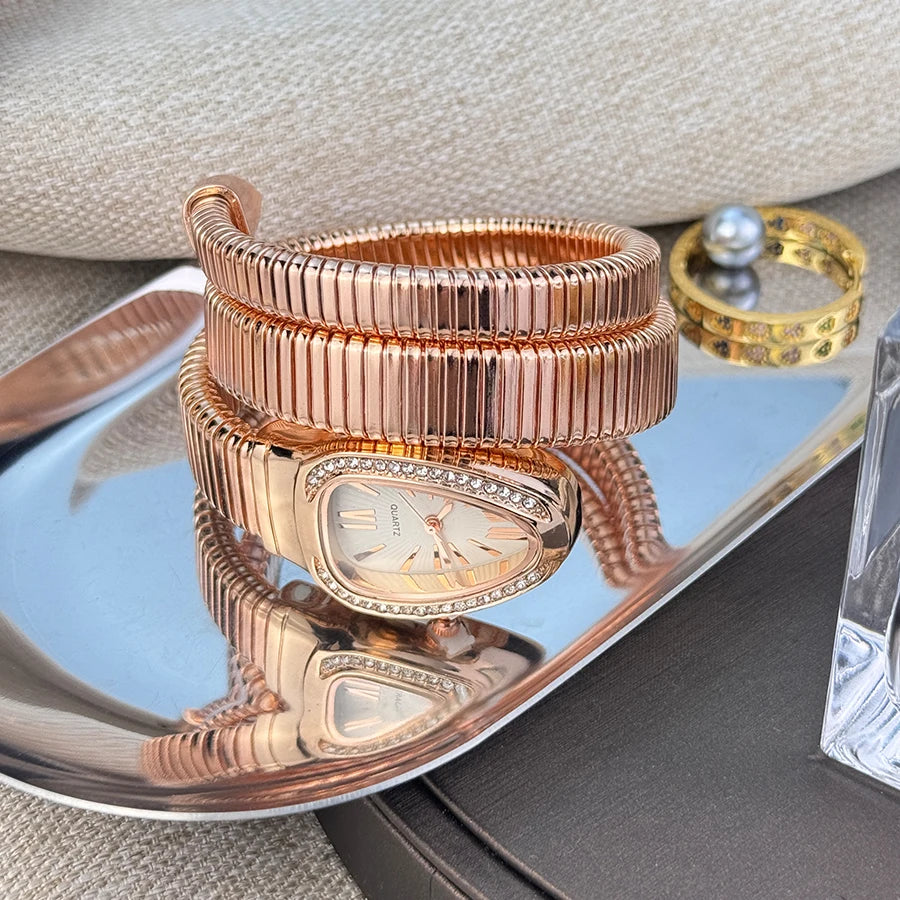 Women's fashion high quality Serpentine alloy watch with diamond case Celebrity style high-grade quartz bracelet watch