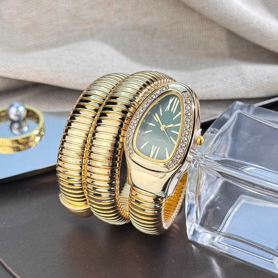 Women's fashion high quality Serpentine alloy watch with diamond case Celebrity style high-grade quartz bracelet watch