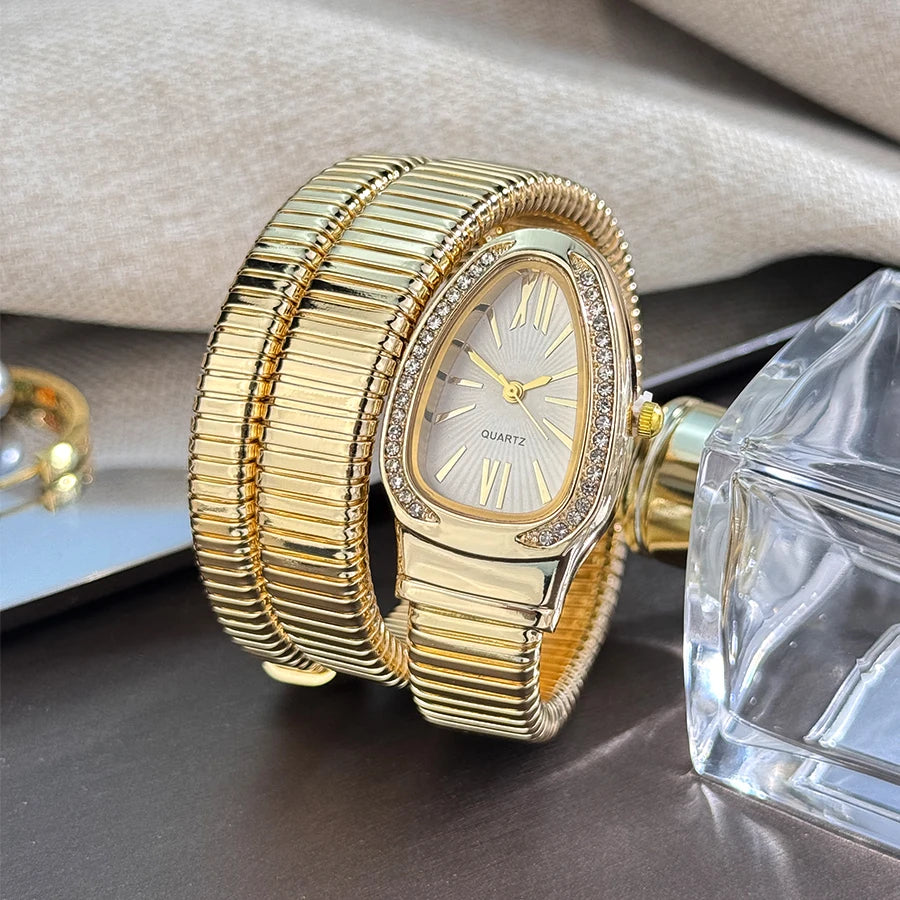 Women's fashion high quality Serpentine alloy watch with diamond case Celebrity style high-grade quartz bracelet watch