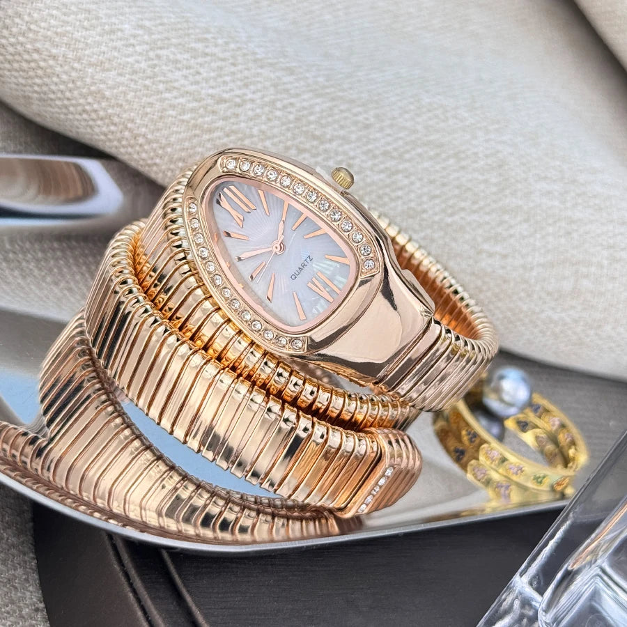 Women's fashion high quality Serpentine alloy watch with diamond case Celebrity style high-grade quartz bracelet watch