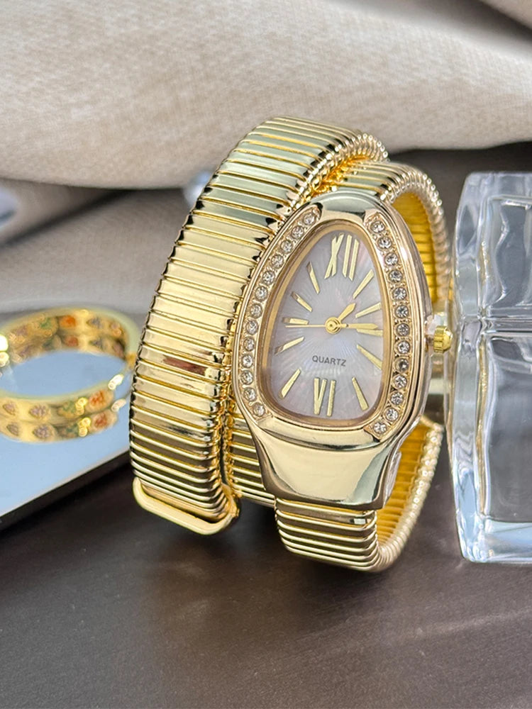 Women's fashion high quality Serpentine alloy watch with diamond case Celebrity style high-grade quartz bracelet watch