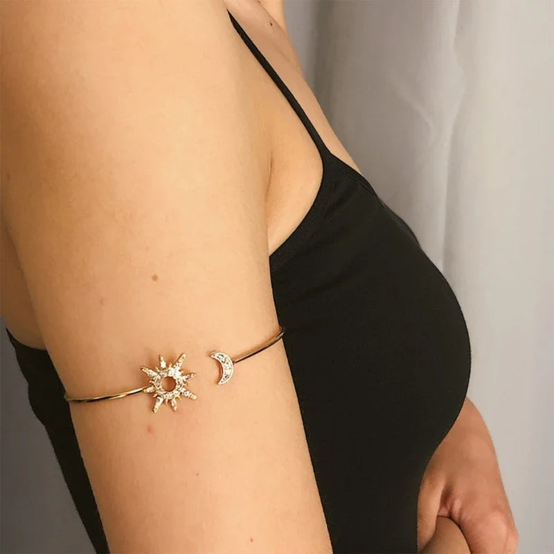 Vintage Simple Adjustable Upper Arm Cuff Bracelet Glossy Gold Plated Metal Armlet for Women Minimalist Open Armband Body Jewelry