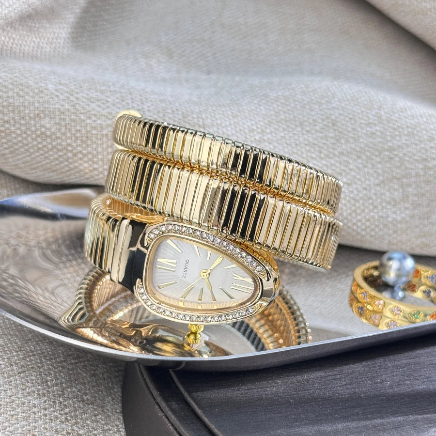 Women's fashion high quality Serpentine alloy watch with diamond case Celebrity style high-grade quartz bracelet watch