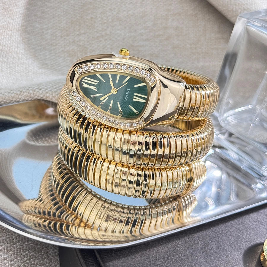 Women's fashion high quality Serpentine alloy watch with diamond case Celebrity style high-grade quartz bracelet watch