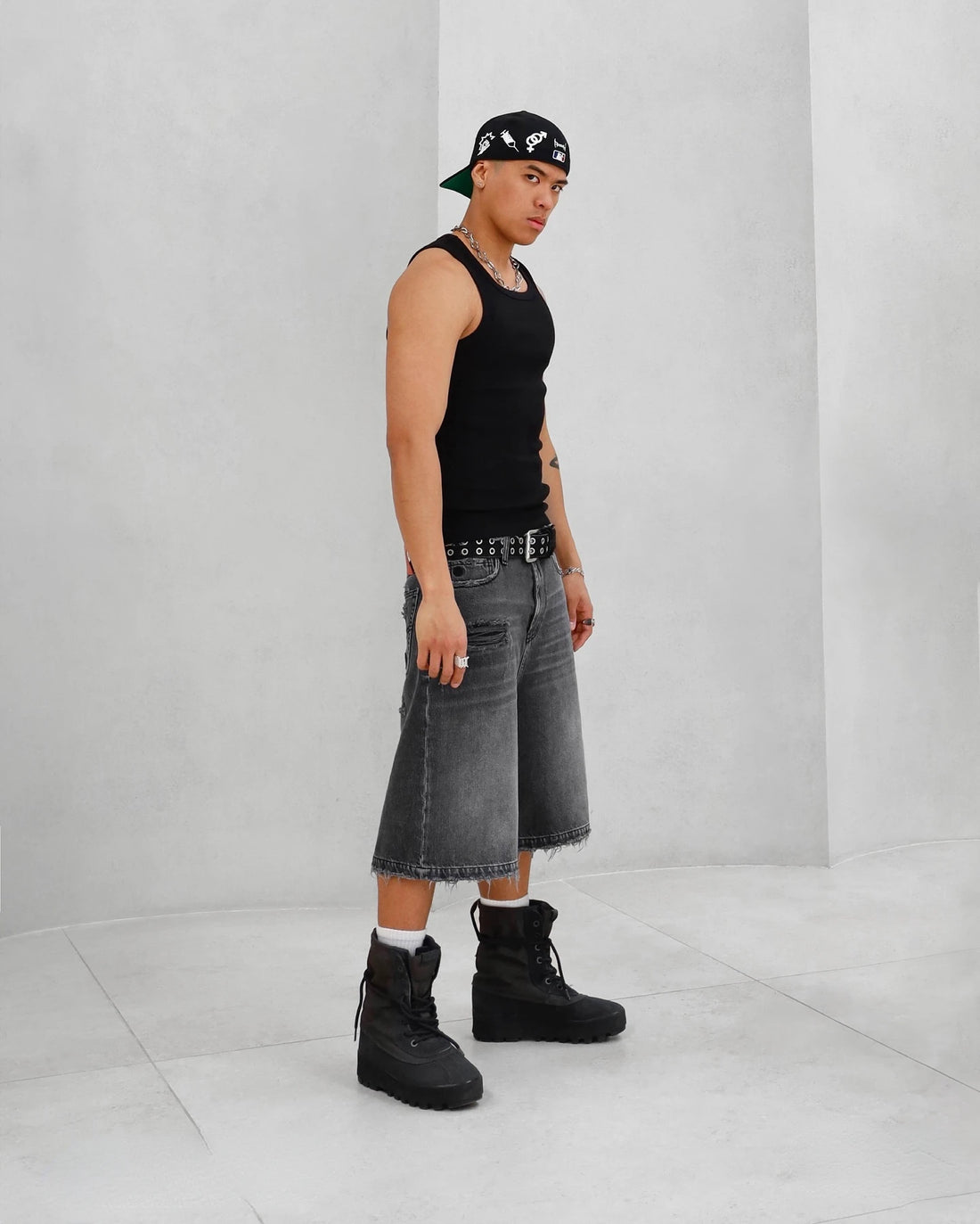 Reaven High Quality Black Punk Washed Denim Shorts Mens Summer Hip Hop Ripped Hole Raw Edge Jorts Y2k Retro Street Jean Shorts